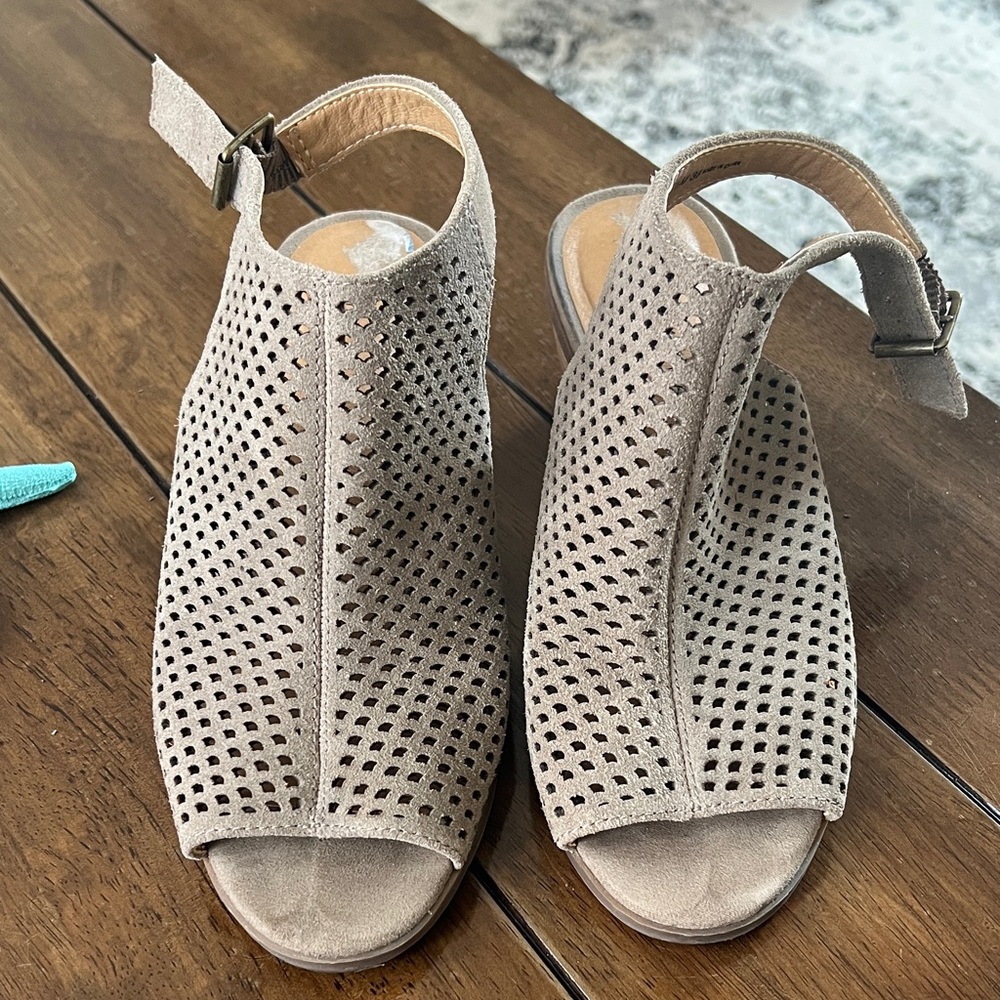 Lucky Brand Taupe Perforated Sandals
